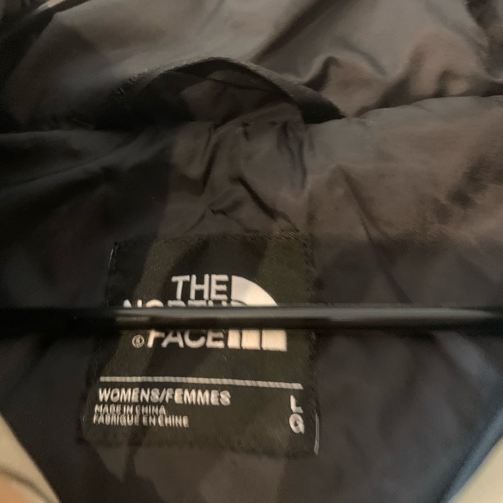 The North Face Camouflage Puffer Jacket in Beige, Olive, Gray with fur hood - Picture 4 of 7